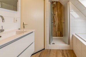 House | Bathroom - Charming Villa Near the sea and Forest (De Koog)