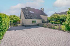 House | Exterior - Charming Villa Near the sea and Forest (De Koog)