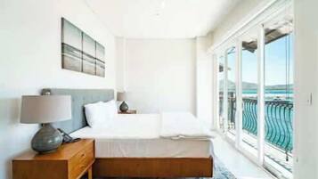 3 chambres, bureau, fer et planche Ă repasser, lit parapluie