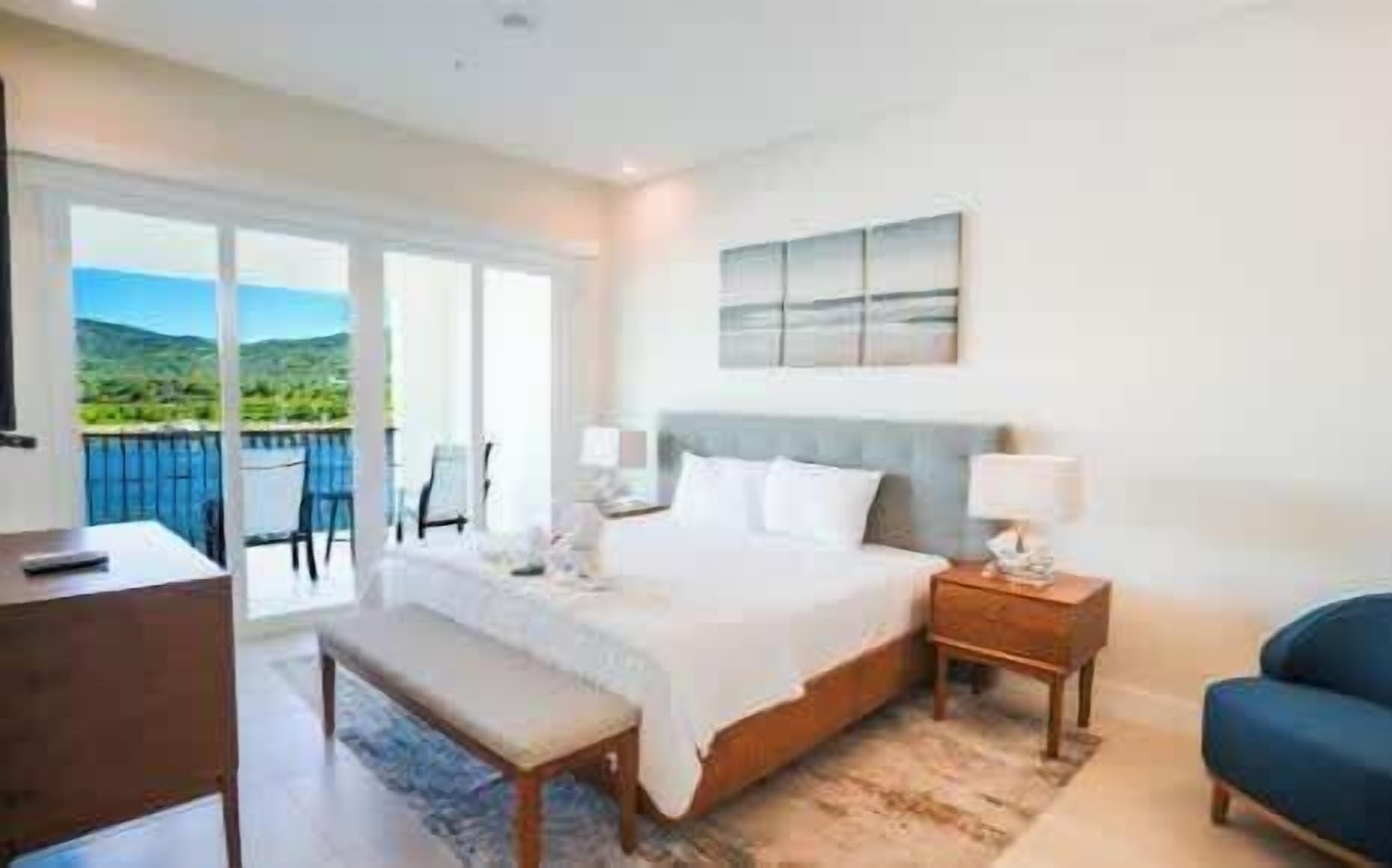 3 bedrooms, desk, iron/ironing board, travel cot