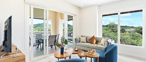 Una televisión, una oficina