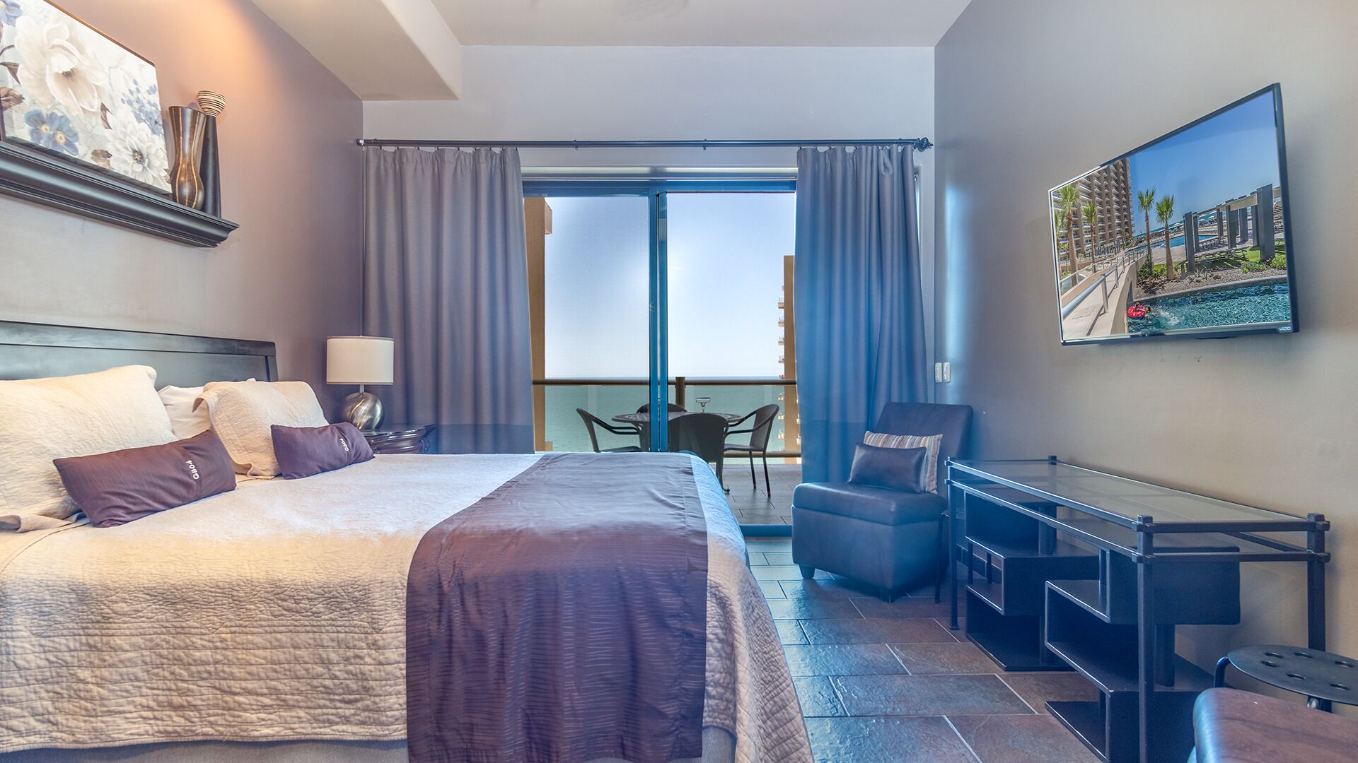 Condo, varias camas, balcón, vista al océano (Las Palomas Resort Cabrillo 804) | 2 habitaciones, decoración personalizada y muebles diferentes 