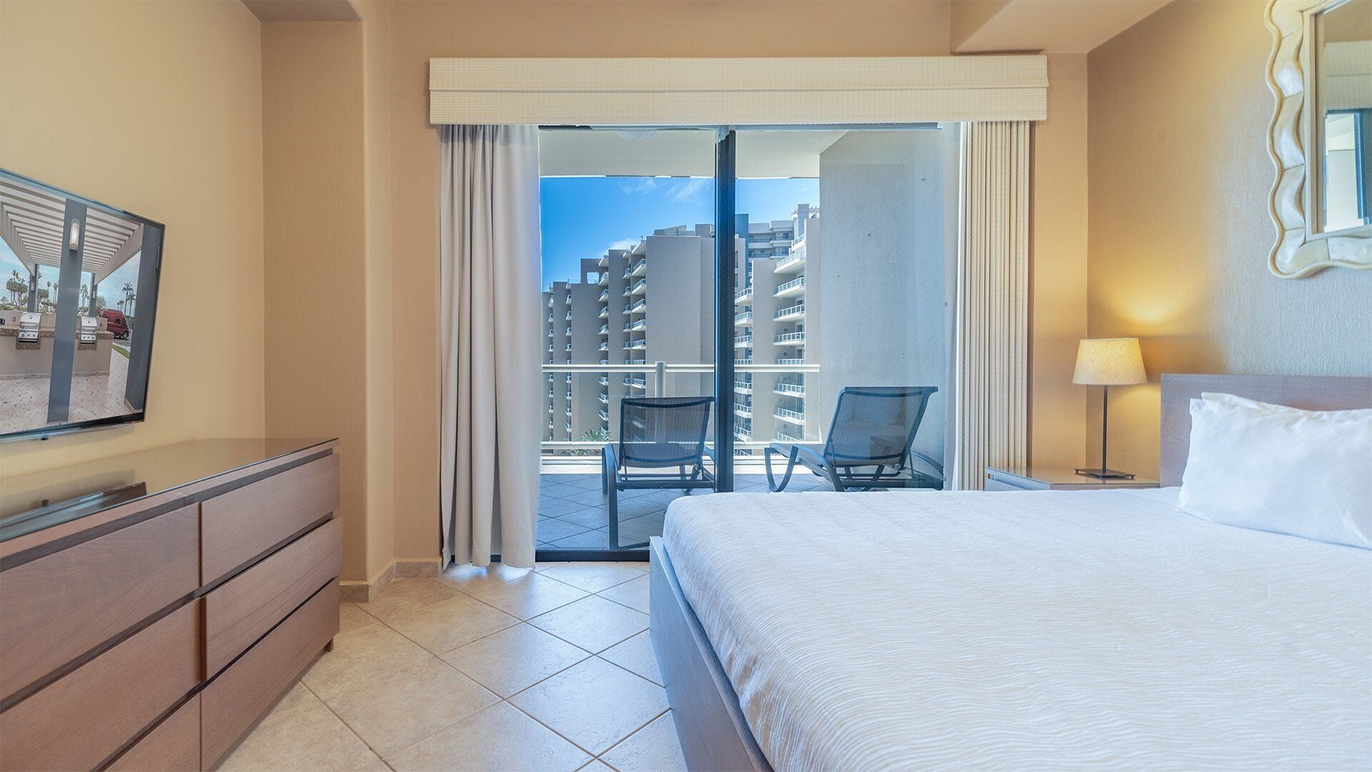 Condo, varias camas, balcón, vista al océano (Las Palomas Resort Topaz 603) | 2 habitaciones, decoración personalizada y muebles diferentes 