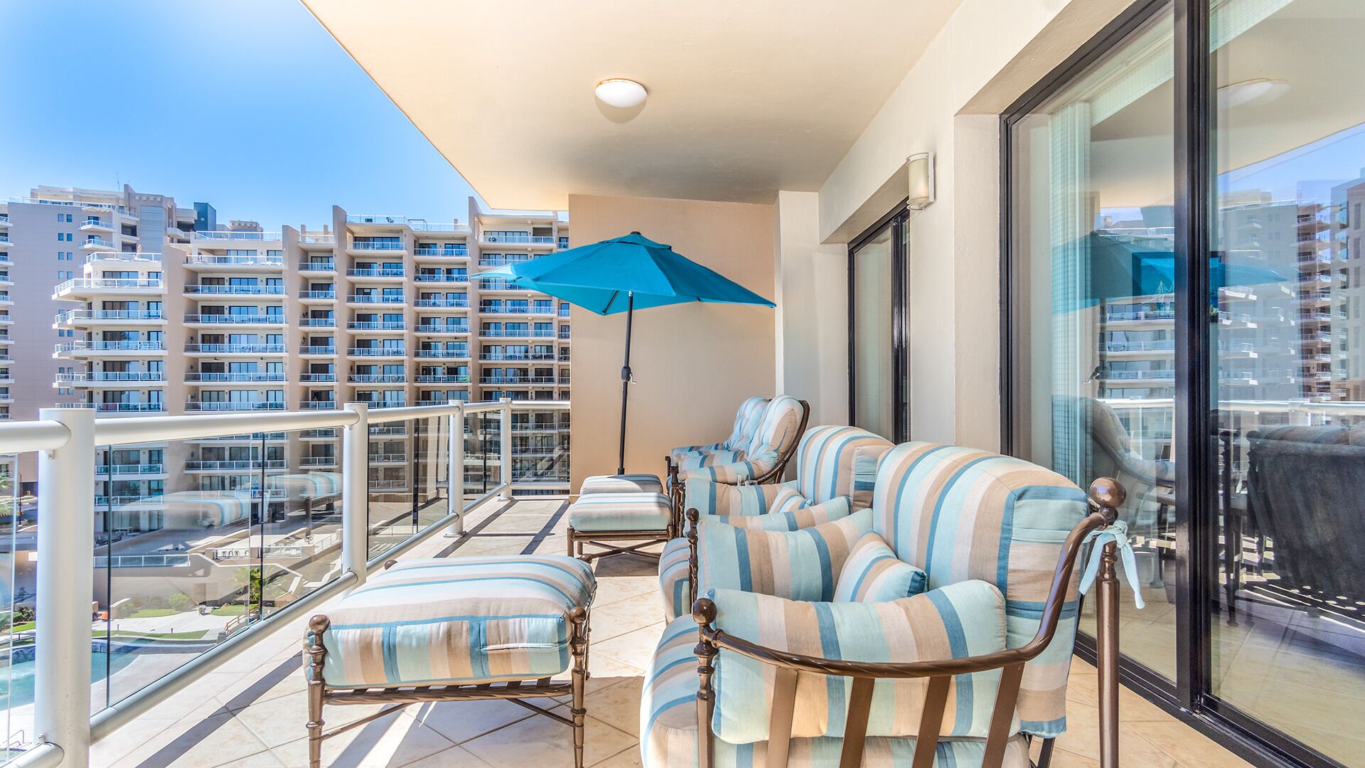 Condo, varias camas, balcón, vista al océano (Las Palomas Resort Diamante 601) | Terraza o patio