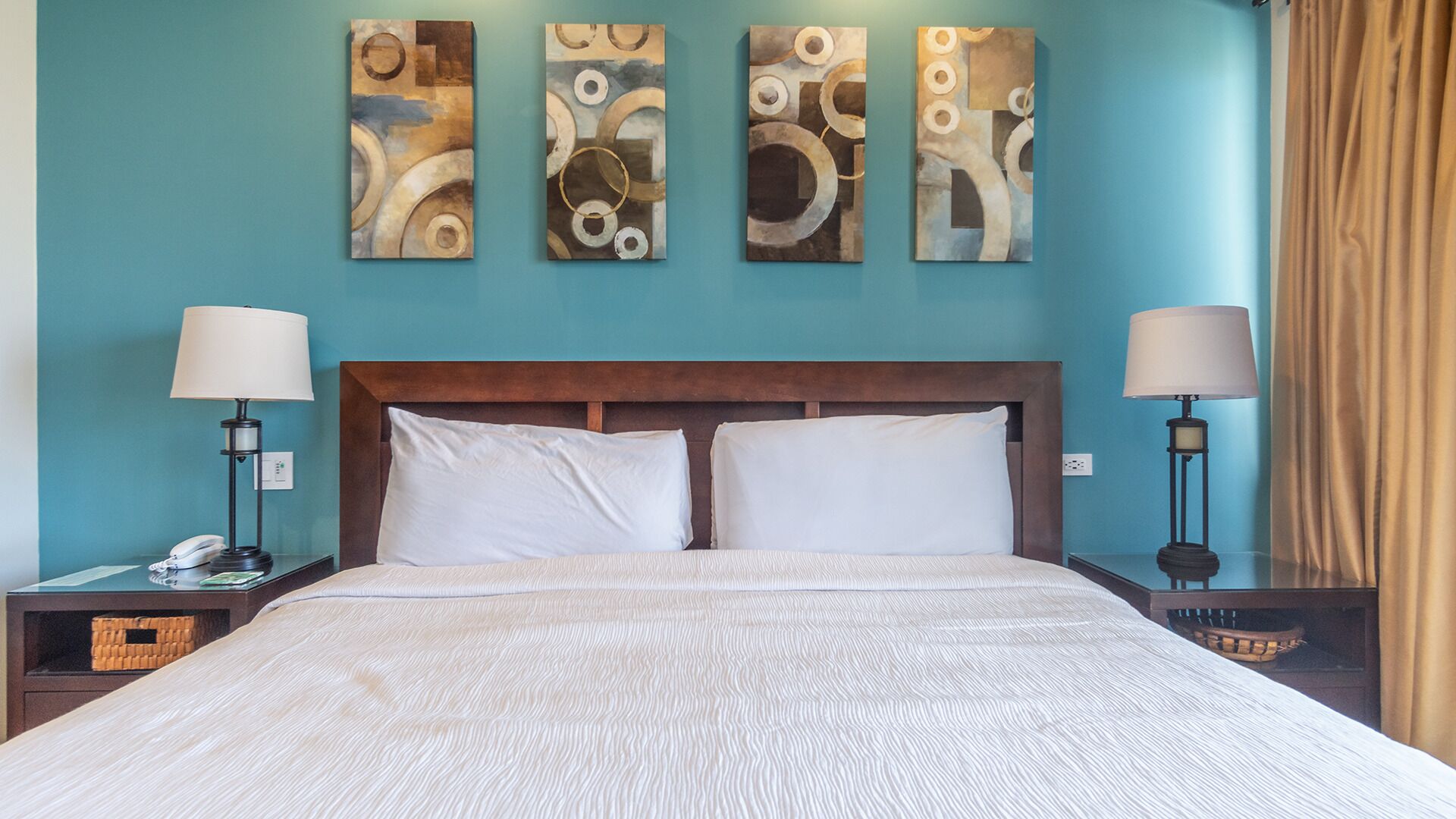 Condo, varias camas, balcón, vista al océano (Las Palomas Resort Coronado 1204) | 2 habitaciones, decoración personalizada y muebles diferentes 