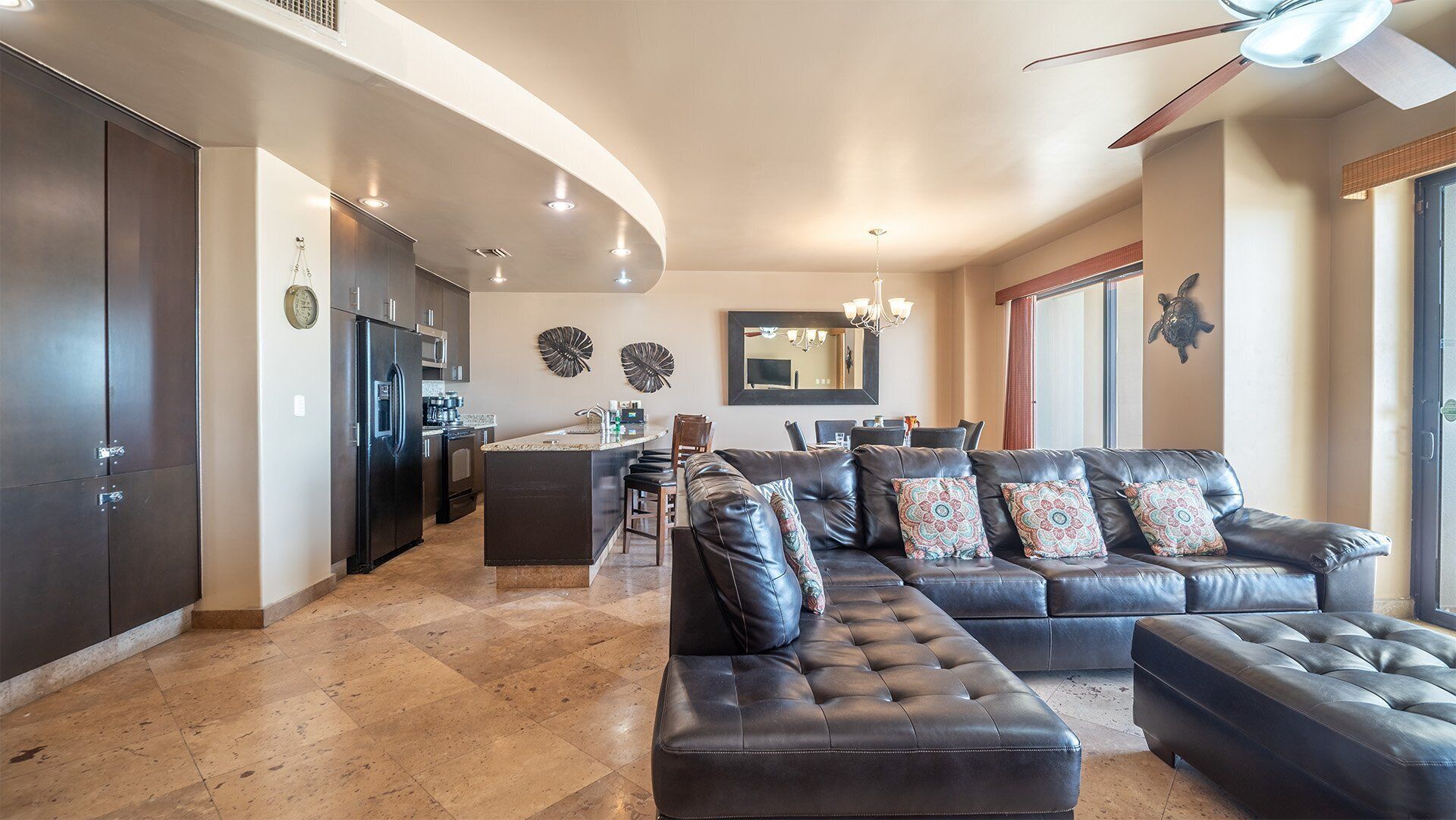 Condo, varias camas, balcón, vista al océano (Las Palomas Resort Cordoba 103) | Área de sala de estar | Televisión de pantalla plana de 42 pulgadas con canales digitales 