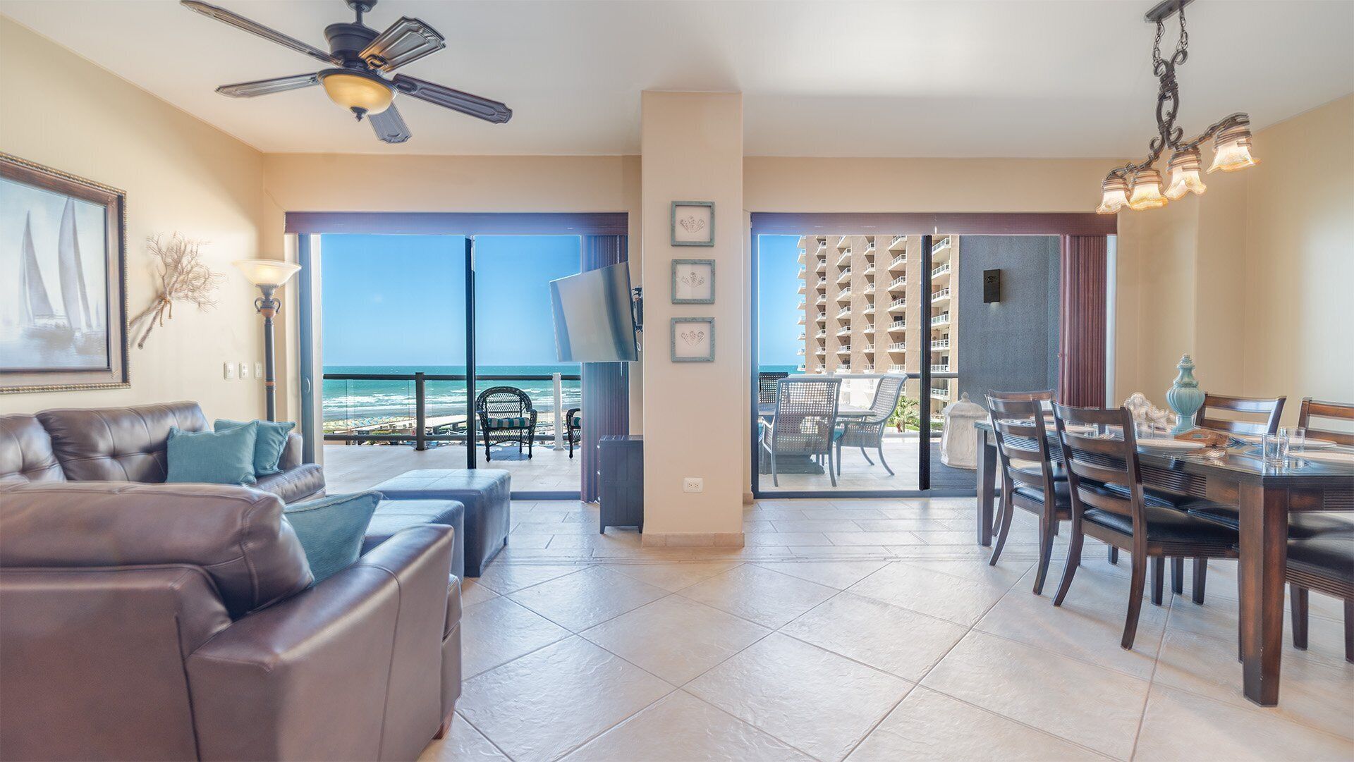 Condo, varias camas, balcón, vista al océano (Las Palomas Resort Cabrillo 206) | Área de sala de estar | Televisión de pantalla plana de 42 pulgadas con canales digitales 