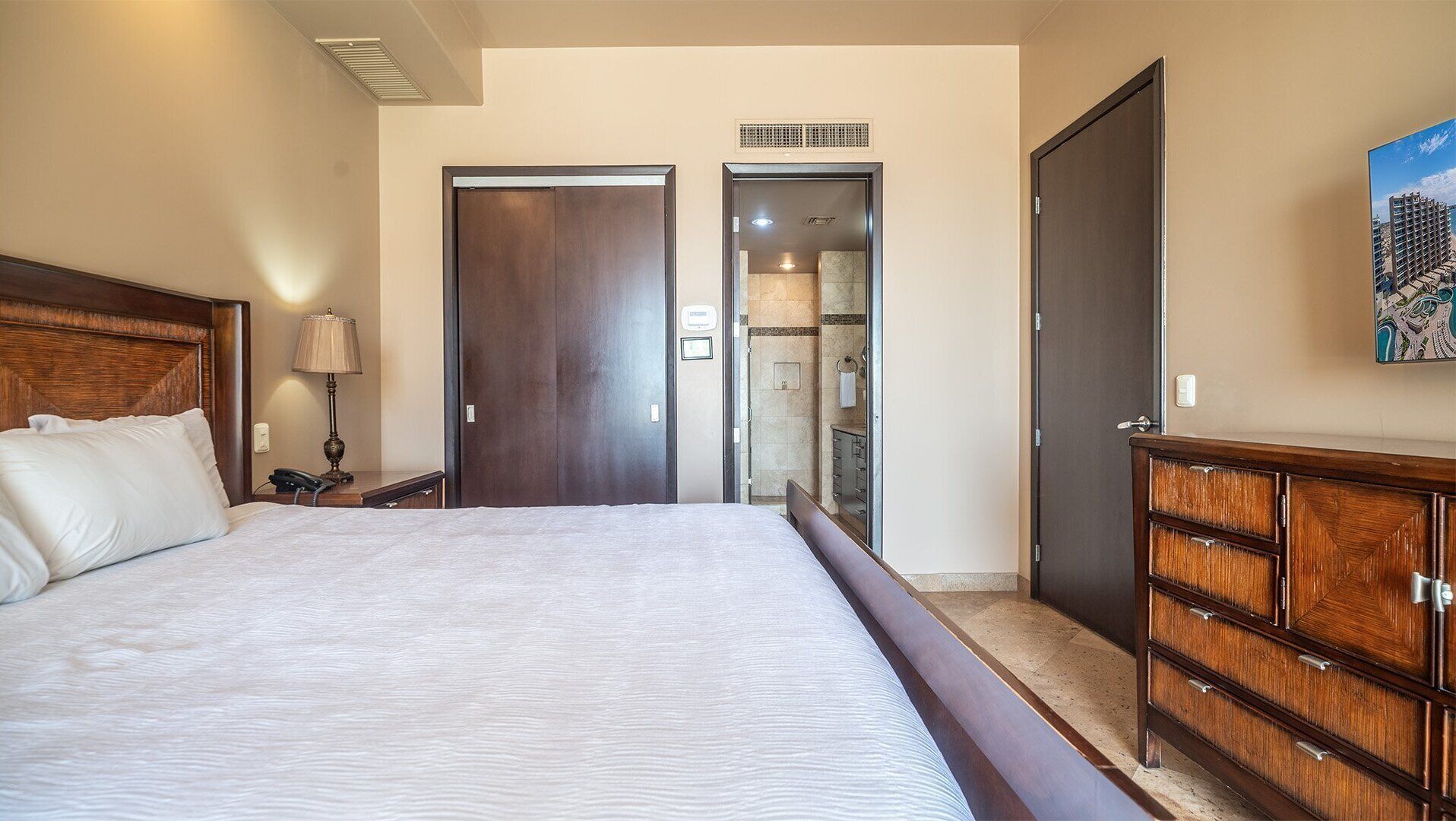 Condo, varias camas, balcón, vista al océano (Las Palomas Resort Cordoba 103) | 2 habitaciones, decoración personalizada y muebles diferentes 