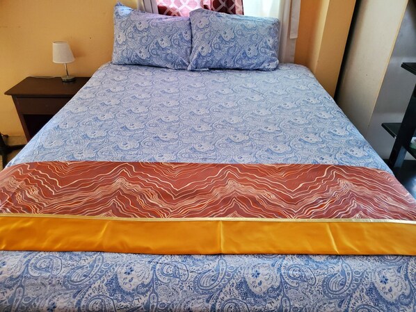 Desk, laptop workspace, iron/ironing board, free WiFi - BAYVIEW LUXURY RETREATS   (Reading)