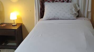 Bureau, espace de travail pour ordinateur portable