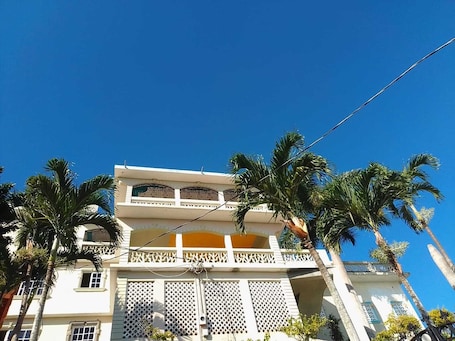 Exterior. BAYVIEW LUXURY RETREATS