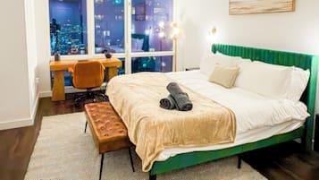 2 bedrooms, desk, iron/ironing board, WiFi