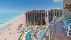 Condo, Plusieurs lits, balcon, vue sur l’océan (Las Palomas Resort Coronado 1407) | Terrain de l’hébergement 