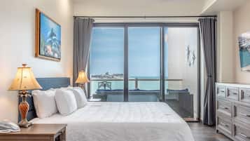 Condo, varias camas, balcón, vista al océano (Las Palomas Resort Cristal 704) | 2 habitaciones, decoración personalizada y muebles diferentes