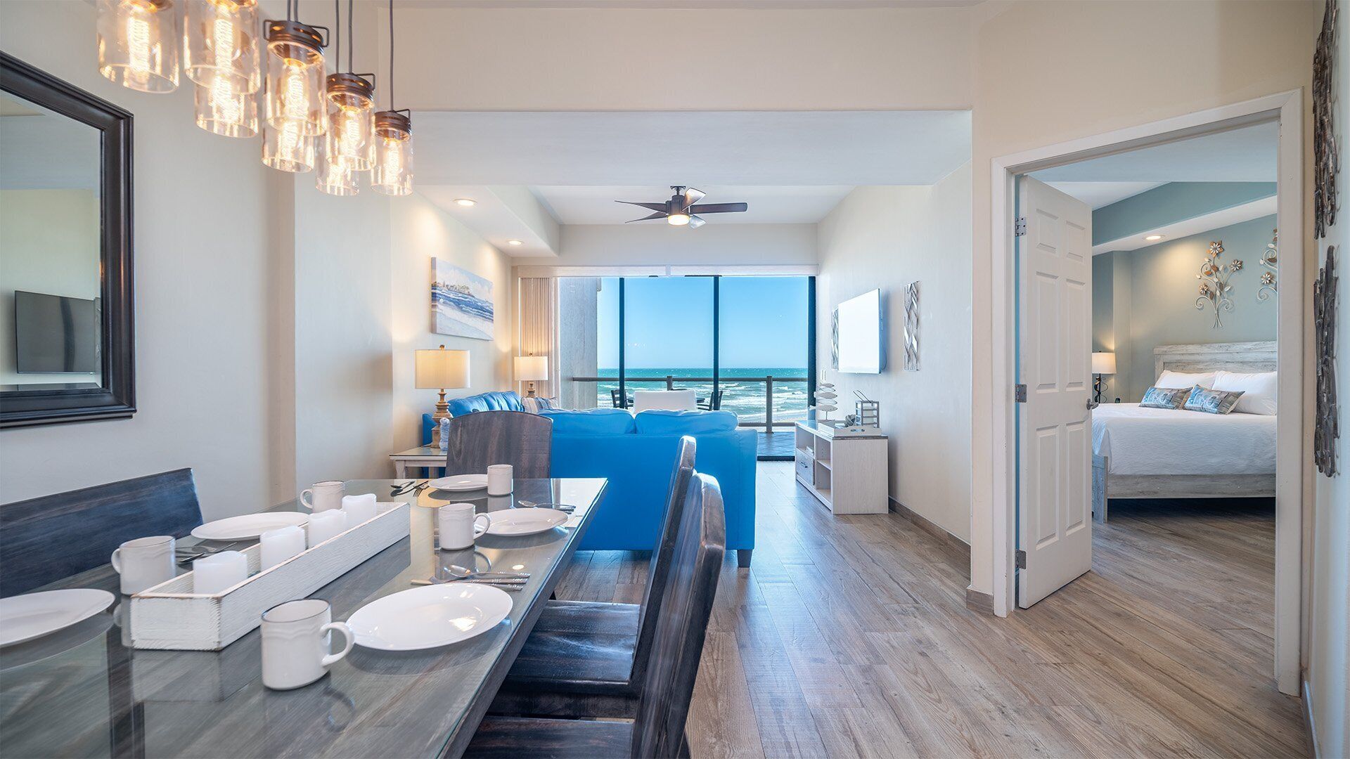 Condo, varias camas, balcón, vista al océano (Las Palomas Resort Diamante 405) | Restaurantes