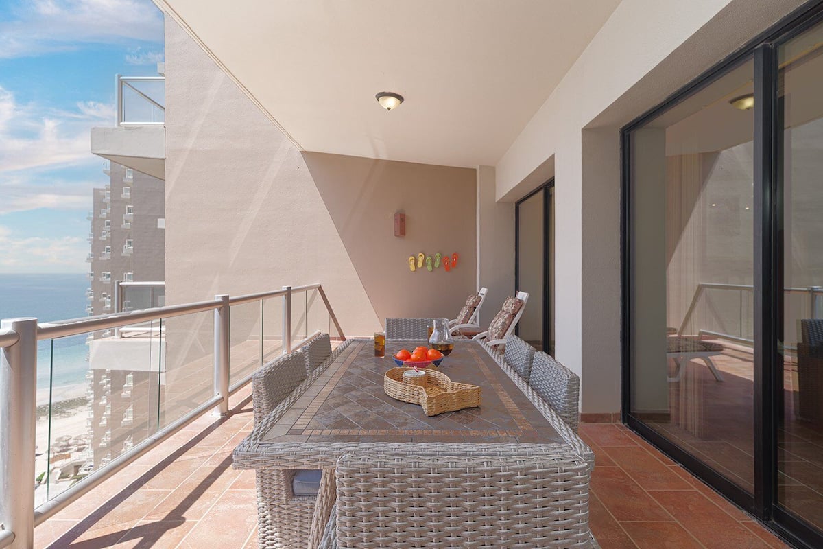 Appart'hôtel, plusieurs lits, balcon, vue océan (Las Palomas Resort Cortez 1103) | Restauration extérieure