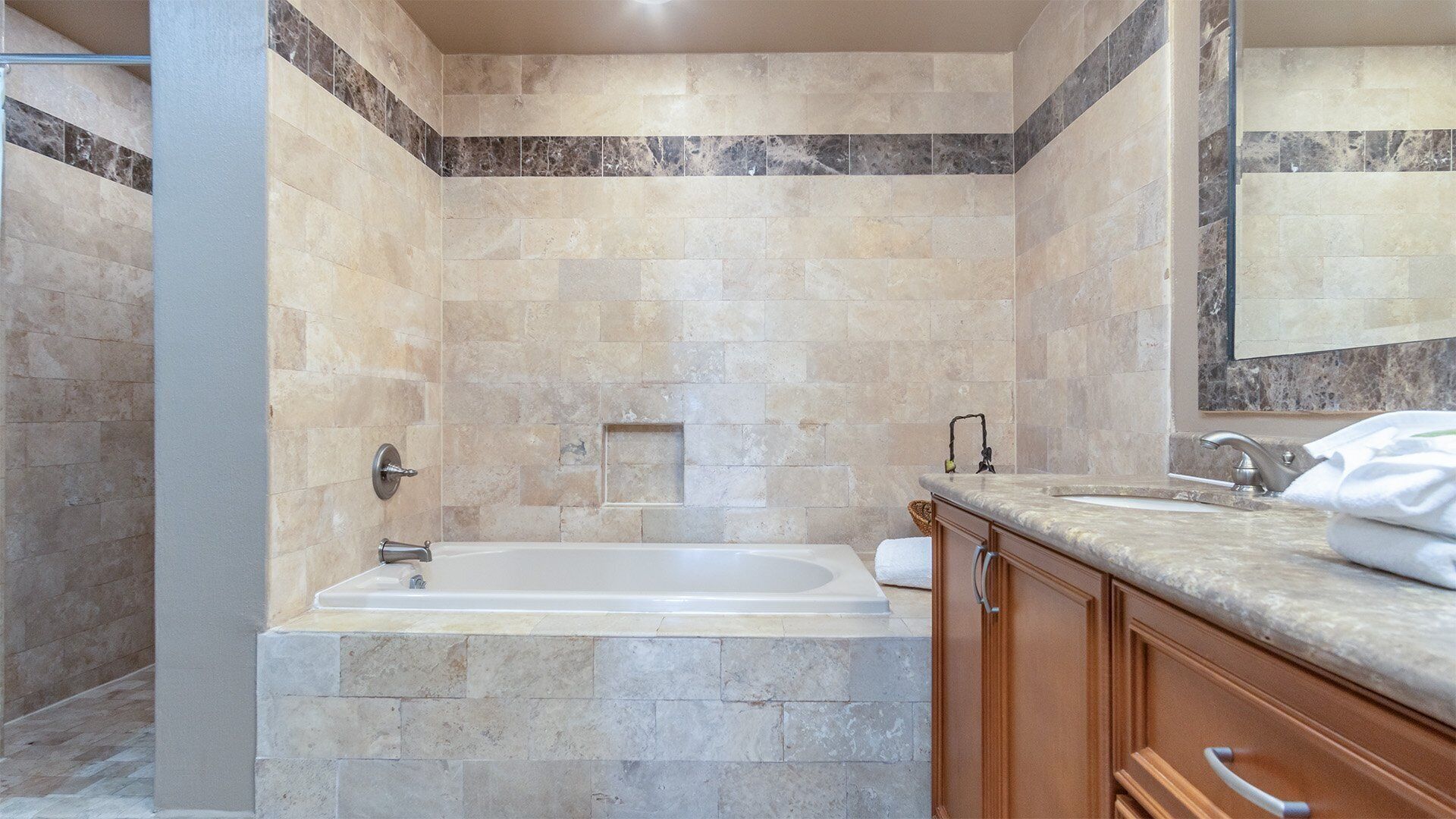 Apartamento, varias camas, balcón, vistas al mar (Las Palomas Resort Opalo 1003) | Baño | Secador de pelo y toallas