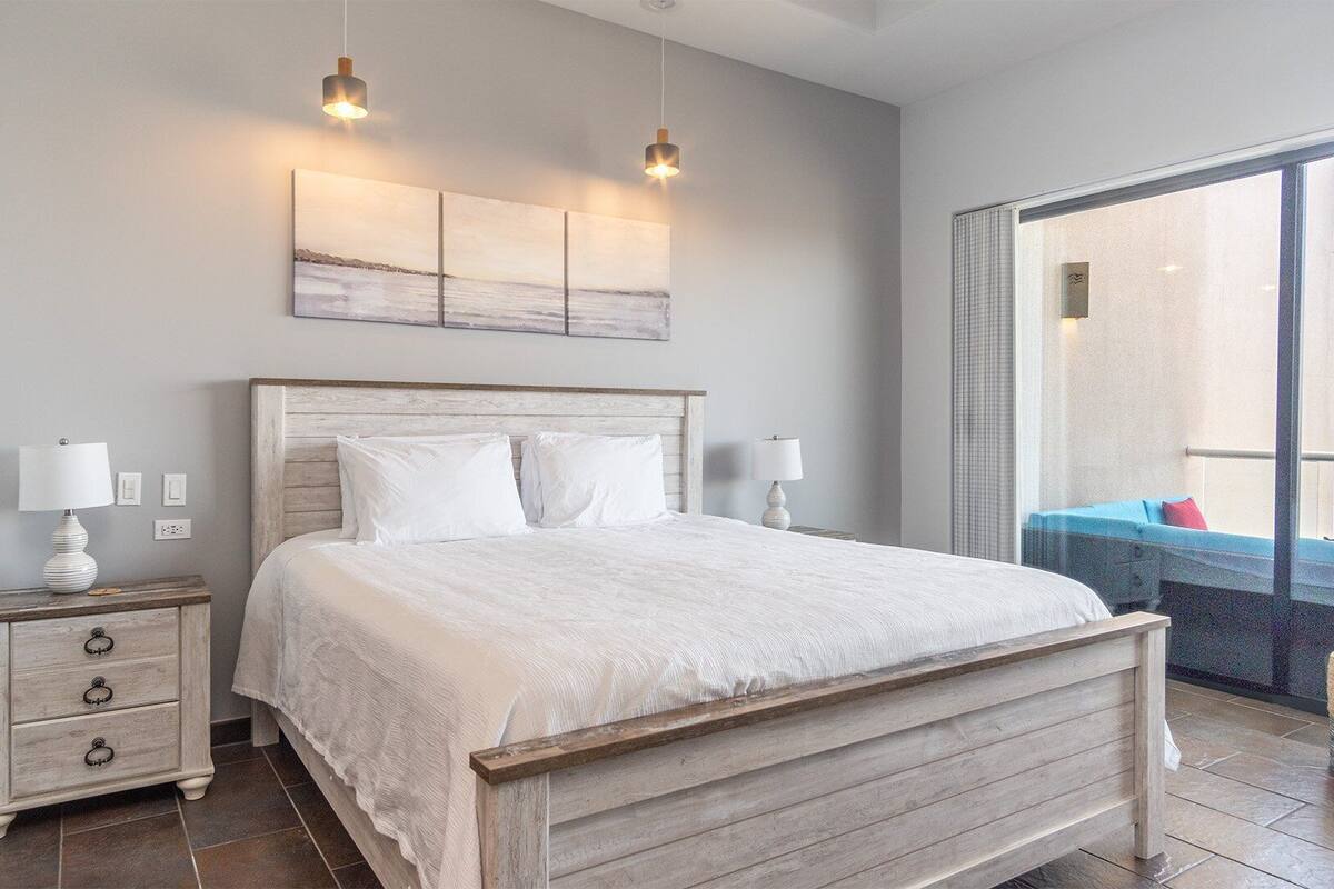 Condo, várias camas, sacada, vista para o oceano (Las Palomas Resort Cabrillo 1506) | 2 quartos, ferros/tábuas de passar roupa, individualmente decorados