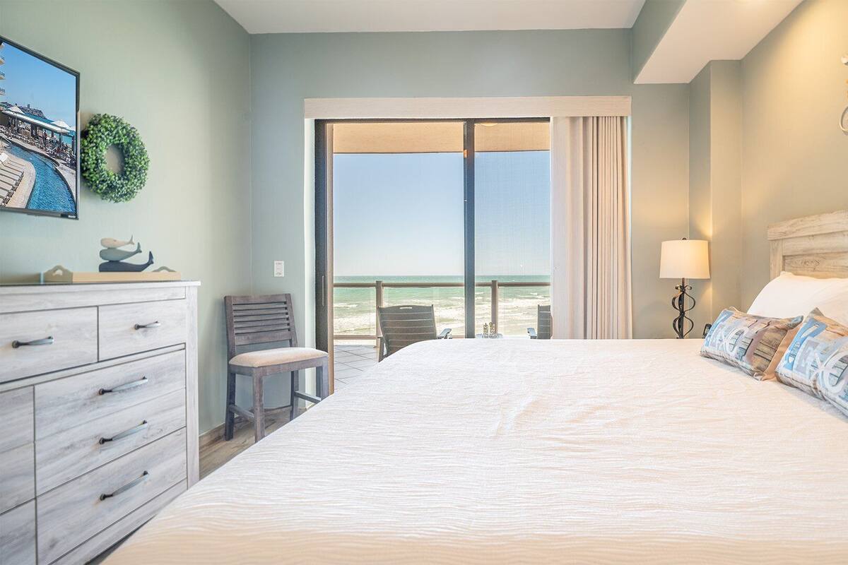 Condo, várias camas, sacada, vista para o oceano (Las Palomas Resort Diamante 405) | 2 quartos, ferros/tábuas de passar roupa, individualmente decorados
