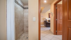 คอนโด, หลายเตียง, ระเบียง, วิวทะเล (Las Palomas Resort Topaz 903) | ภายใน