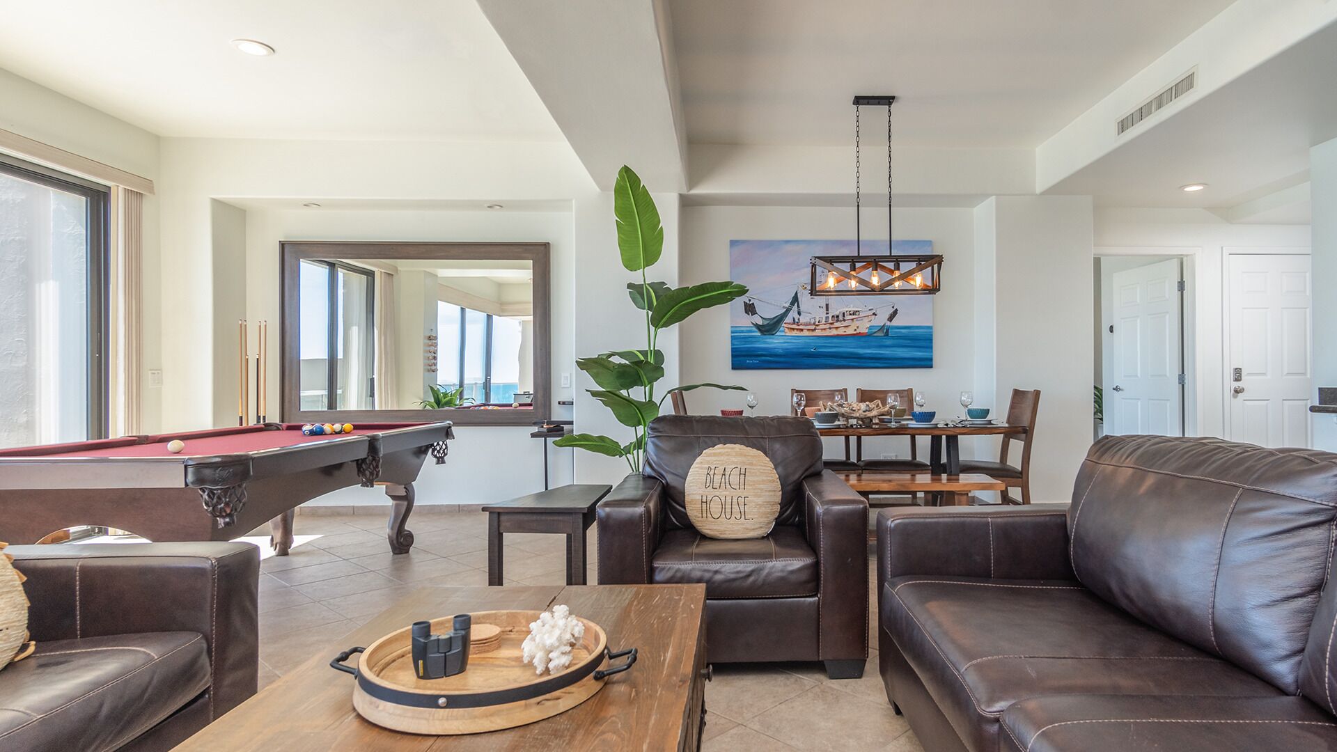 Condo, várias camas, sacada, vista para o oceano (Las Palomas Resort Diamante 1006) | Área de estar | TV de tela plana 42 polegadas com canais digitais