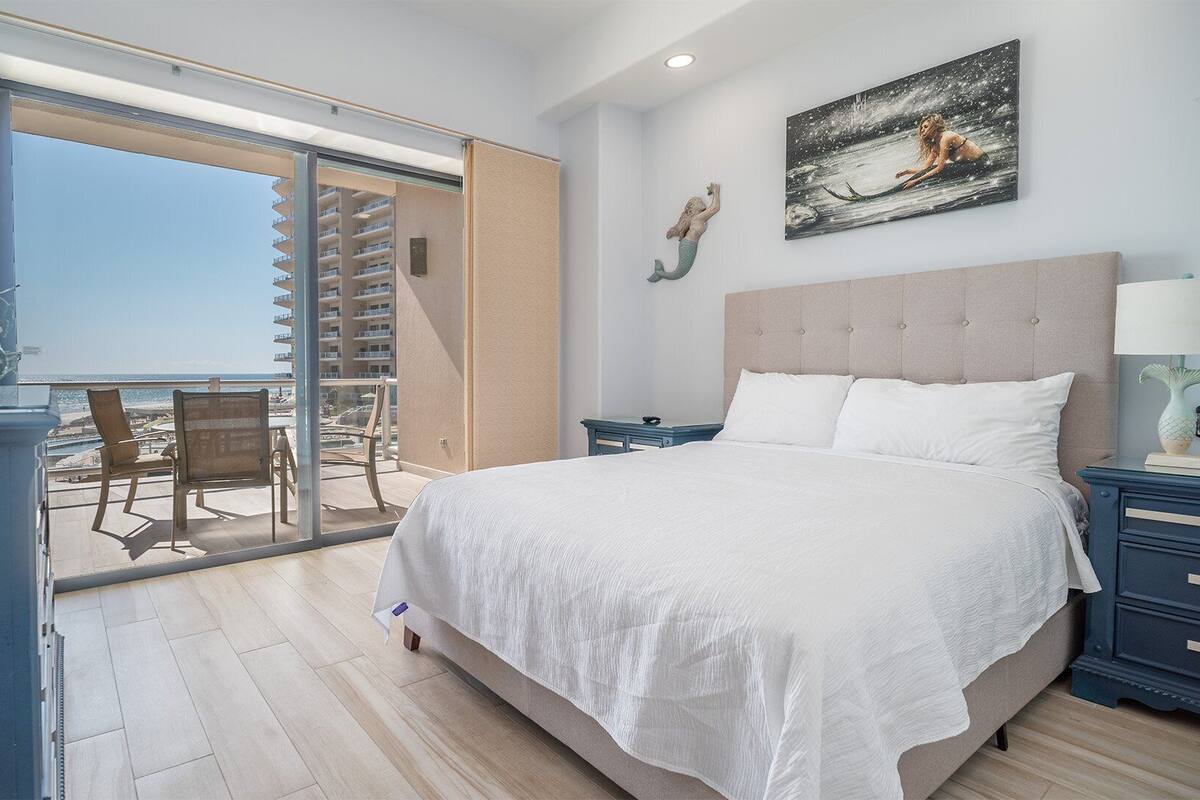 Appartement, Meerdere bedden, balkon, uitzicht op zee (Las Palomas Resort Coronado 203) | 3 slaapkamers, een strijkplank/strijkijzer, individueel gedecoreerd
