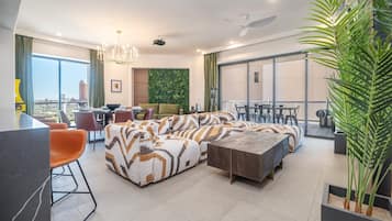 Condo, varias camas, balcón, vista al campo de golf (Las Palomas Resort Rubi 208) | Área de sala de estar | Televisión de pantalla plana de 42 pulgadas con canales digitales