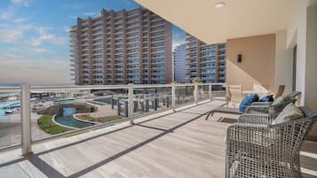 Condo, varias camas, balcón, vista al océano (Las Palomas Resort Coronado 203) | Terraza o patio