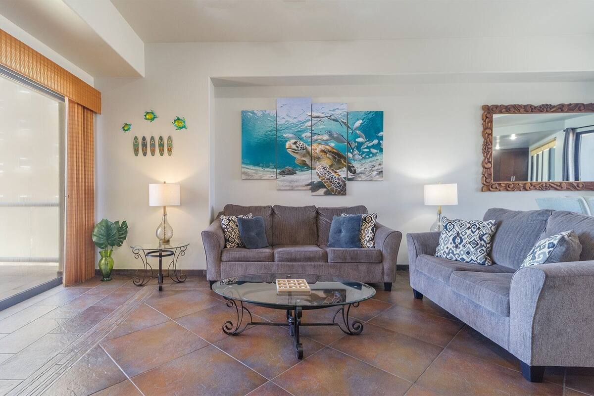 Apartment, Mehrere Betten, Balkon, Meerblick (Las Palomas Resort Cabrillo 401) | Wohnbereich | 42-Zoll-Flachbildfernseher mit Digitalempfang