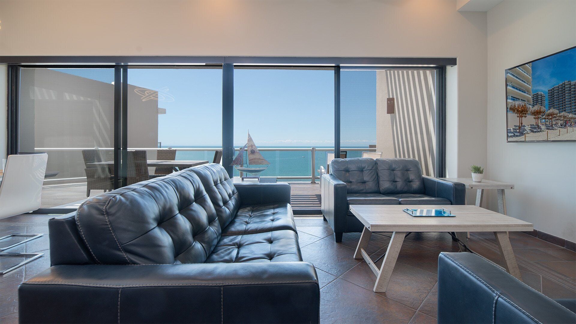 Condo, varias camas, balcón, vista al océano (Las Palomas Resort Cabrillo 1507) | Área de sala de estar | Televisión de pantalla plana de 42 pulgadas con canales digitales 