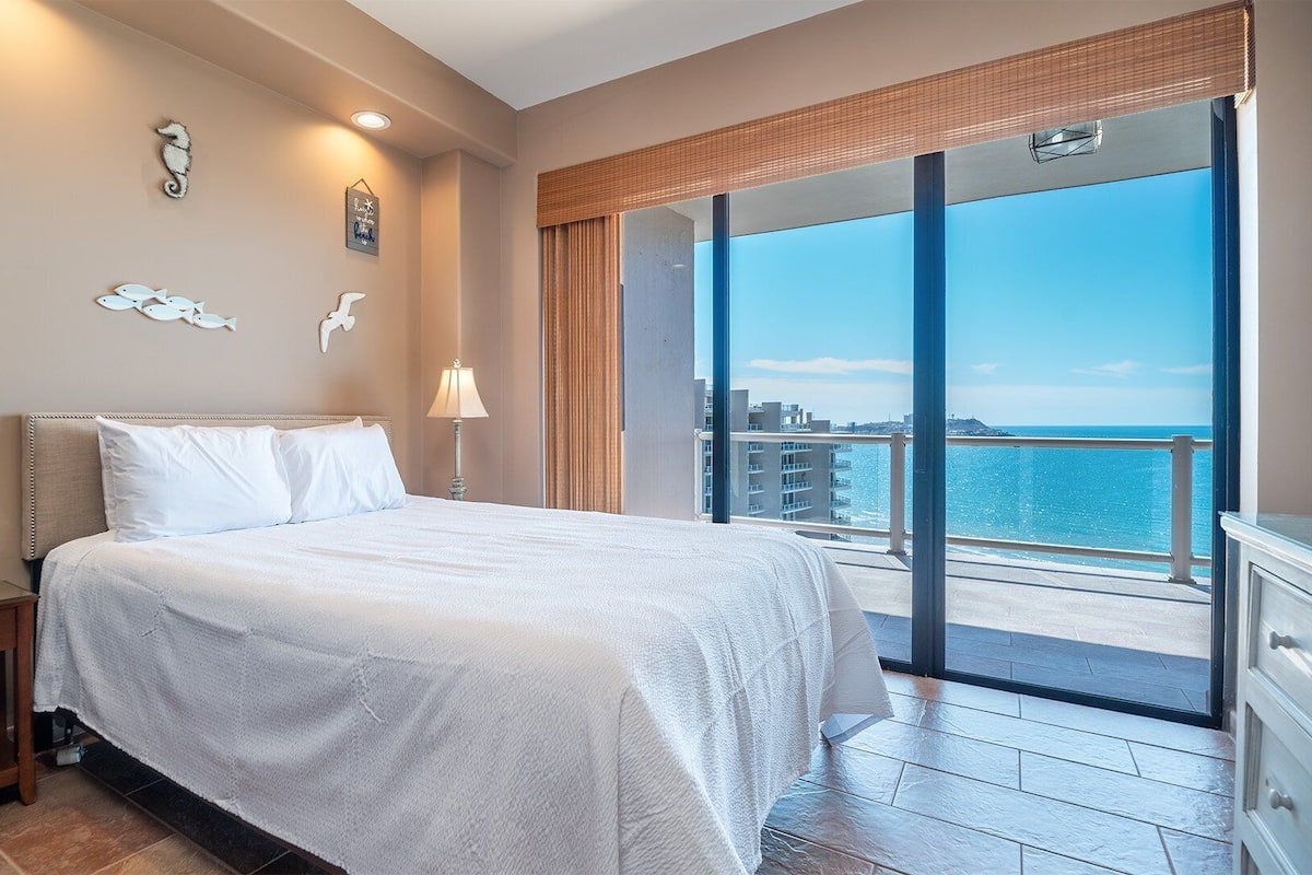 Appartement, Meerdere bedden, balkon, uitzicht op zee (Las Palomas Resort Cristal 1001) | 3 slaapkamers, een strijkplank/strijkijzer, individueel gedecoreerd