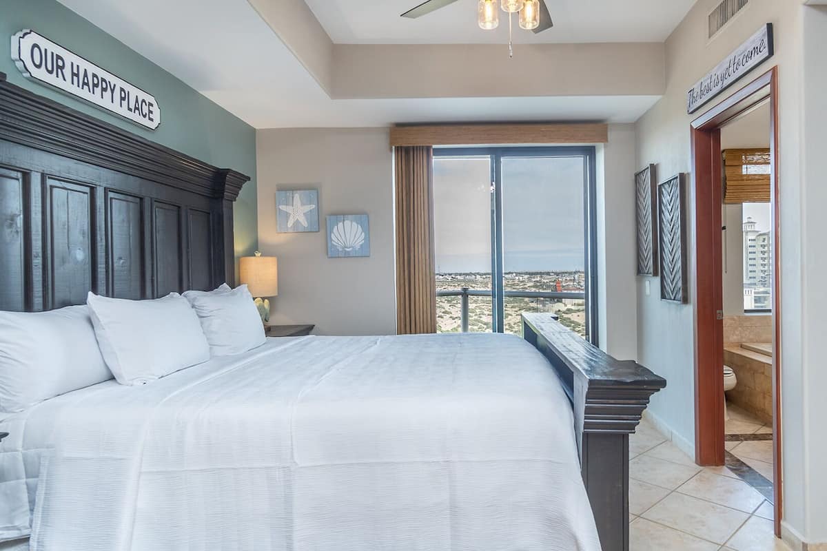 Appartement, Meerdere bedden, balkon, uitzicht op zee (Las Palomas Resort Rubi 608) | 3 slaapkamers, een strijkplank/strijkijzer, individueel gedecoreerd
