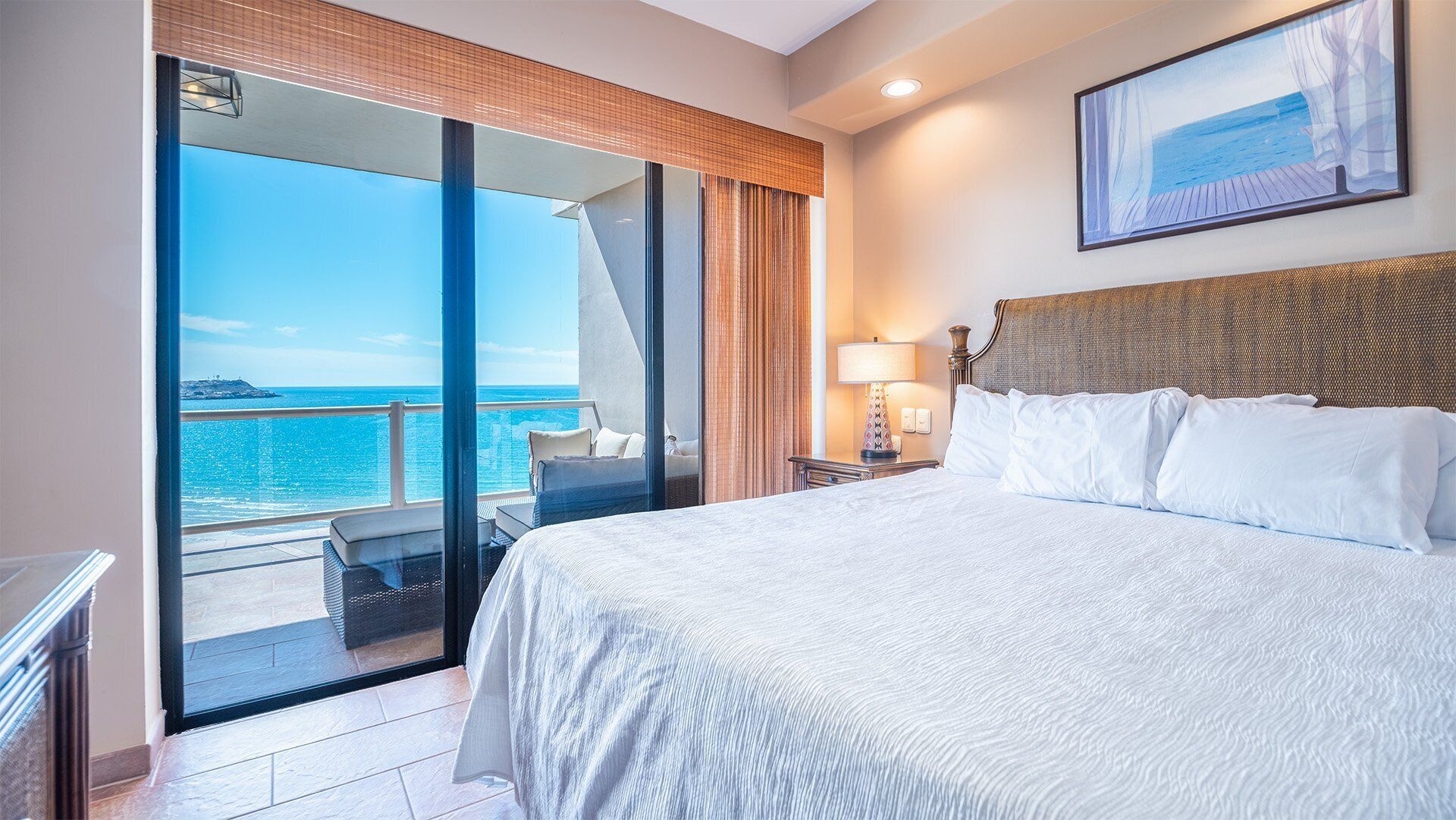 Condo, varias camas, balcón, vista al océano (Las Palomas Resort Cristal 1001) | 3 habitaciones, decoración personalizada y muebles diferentes 