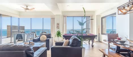 Appart'hÎtel, plusieurs lits, balcon, vue océan (Las Palomas Resort Diamante 1006) | Salle de jeux