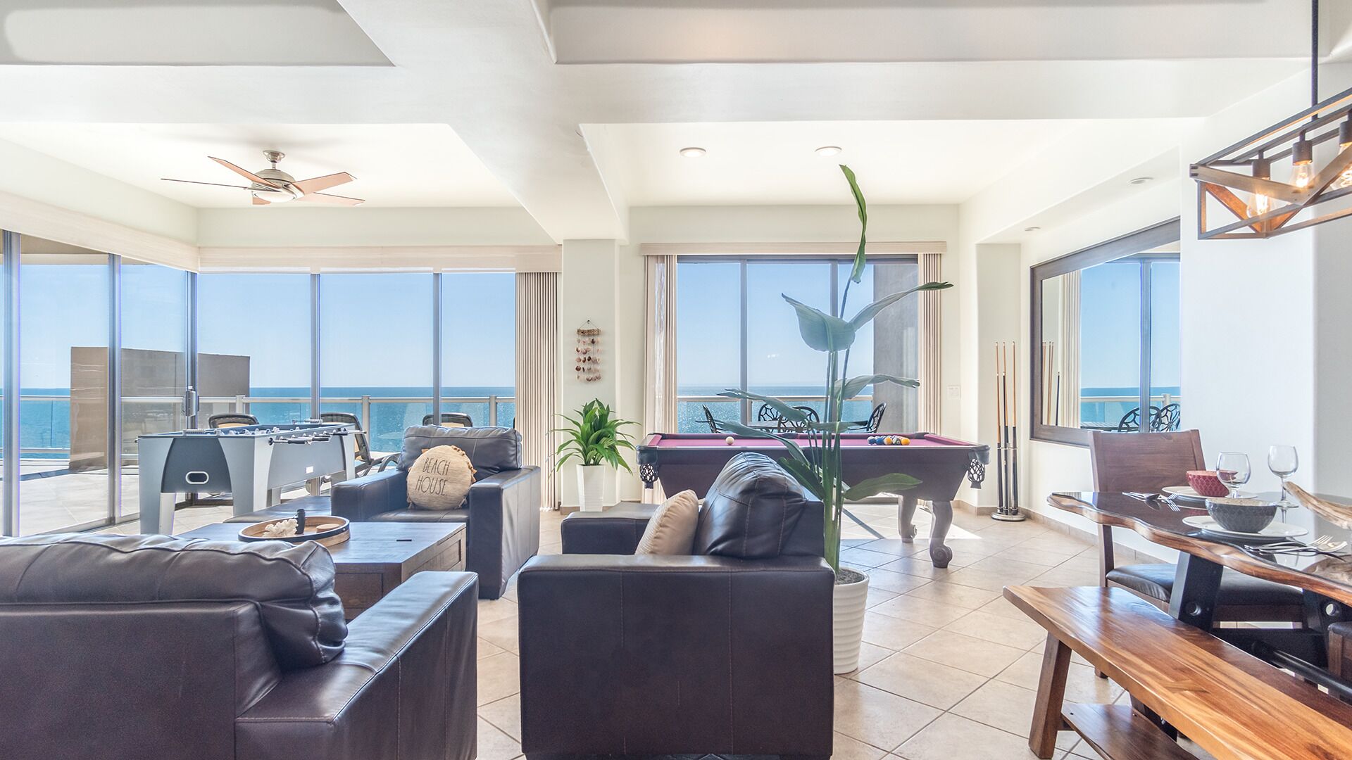 Appart'hôtel, plusieurs lits, balcon, vue océan (Las Palomas Resort Diamante 1006) | Salle de jeux