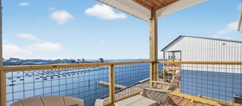 New Luxury Bayfront Cottage, Kayaks, Views, Boat-Friendly & Walk to Gulf!