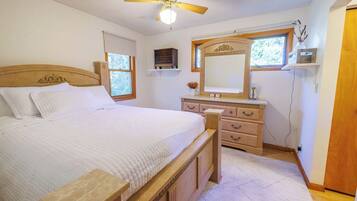 4 bedrooms, internet, bed sheets