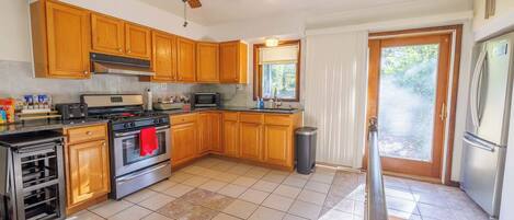 Een magnetron, een oven, een kookplaat