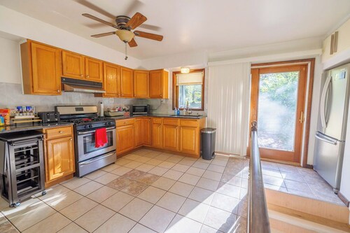 4-bedroom house in delightful Bloomington with AC.  Close to Campus and Downtown