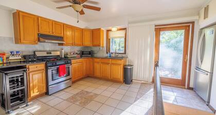 4-bedroom house in delightful Bloomington with AC. Close to Campus and Downtown