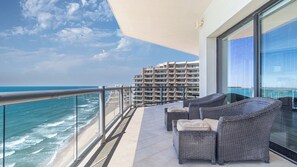 Appart'hôtel, plusieurs lits, balcon, vue océan (Las Palomas Resort Coronado 1108) | Vue de la chambre