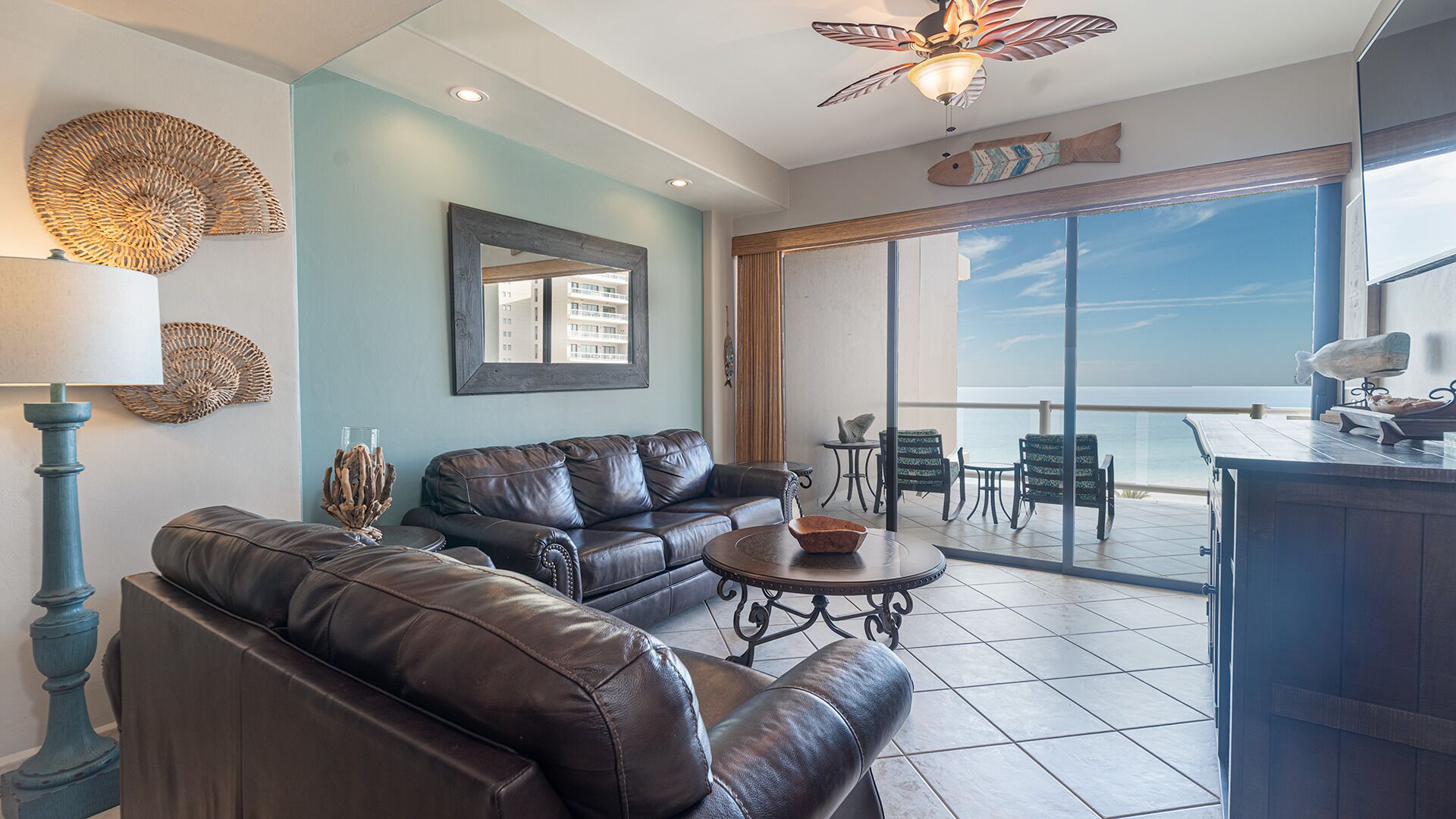 公寓客房, 多張床, 陽台 (Las Palomas Resort Diamante 702) | 起居區 | 42-吋平面電視，提供數位頻道