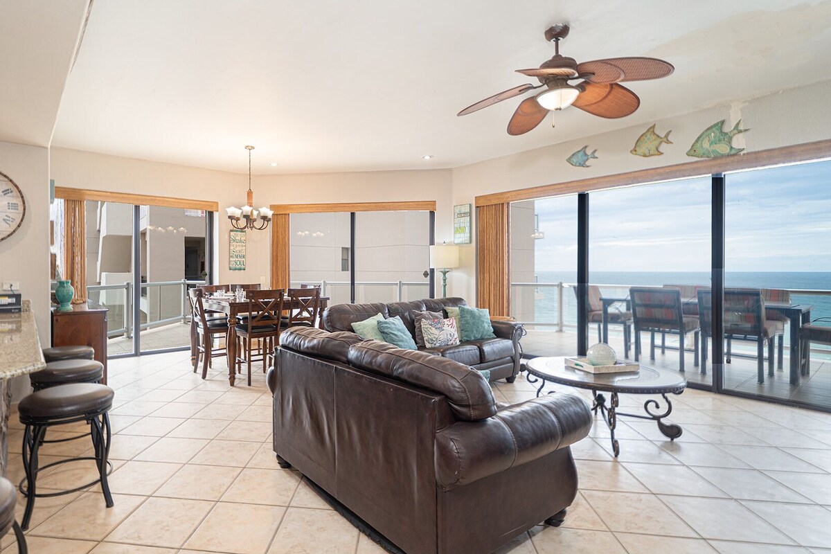 Condo, varias camas, balcón (Las Palomas Resort Topaz 808) | Área de sala de estar | Televisión de pantalla plana de 42 pulgadas con canales digitales