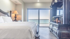 Appart'hôtel, plusieurs lits, balcon, vue océan (Las Palomas Resort Coronado 1108) | 4 chambres, décoration personnalisée, ameublement personnalisé