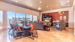Apartment, Mehrere Betten, Balkon, Meerblick (Las Palomas Resort Coronado 1501) | Wohnbereich