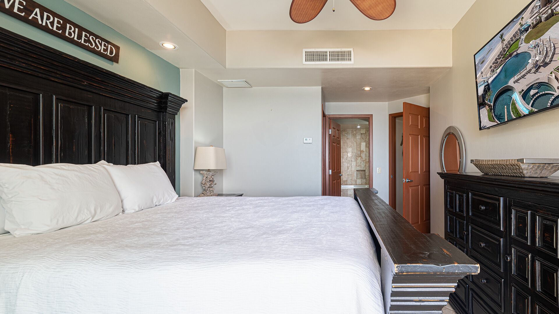 Appart'hôtel, plusieurs lits, balcon (Las Palomas Resort Diamante 702) | 4 chambres, décoration personnalisée, ameublement personnalisé