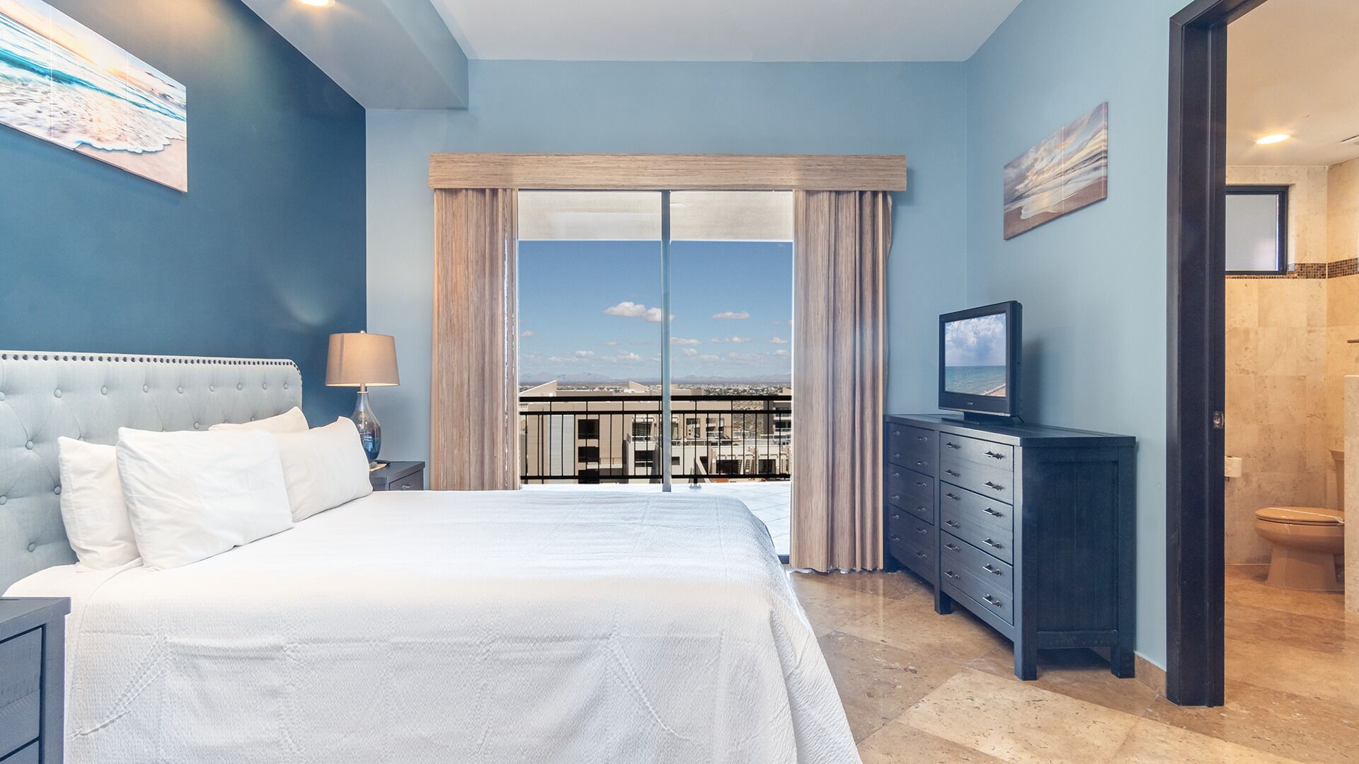 Appart'hôtel, plusieurs lits, balcon, vue océan (Las Palomas Resort Coronado 1501) | 4 chambres, décoration personnalisée, ameublement personnalisé