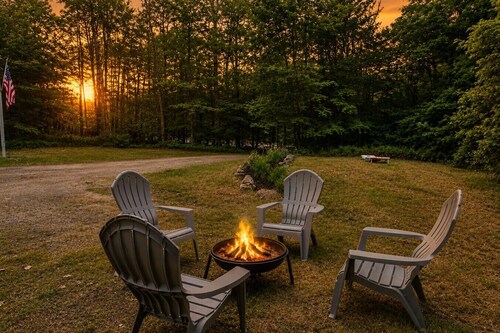 Dog-Friendly Retreat | Fire Pit | Lakes Region