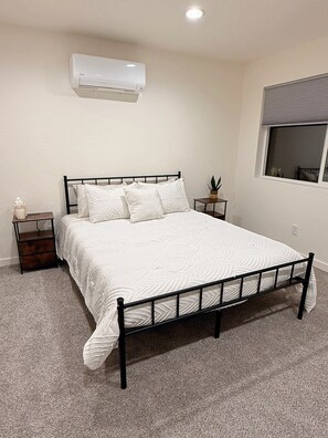 3 عدّة غرف نوم وواي فاي وملاءات أسرّة