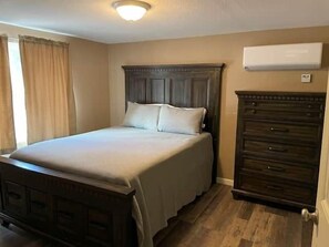 2 habitaciones, tabla de planchar con plancha, wifi y ropa de cama 